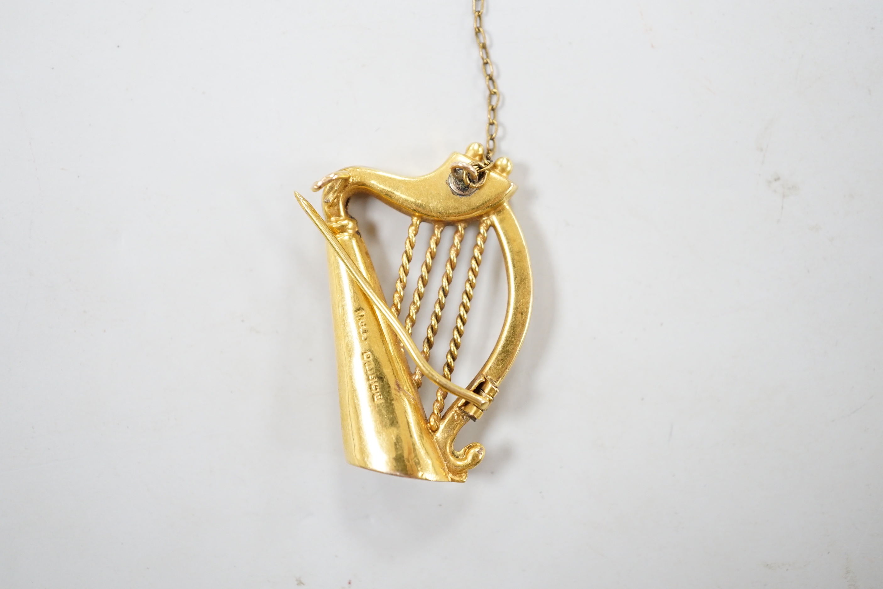 A George V 9ct gold and inset hardstone set brooch, modelled as a harp, 34mm, gross weight 5.6 grams.